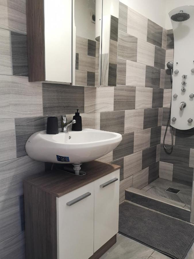 Dorka Apartman ボニャルツバシュ エクステリア 写真