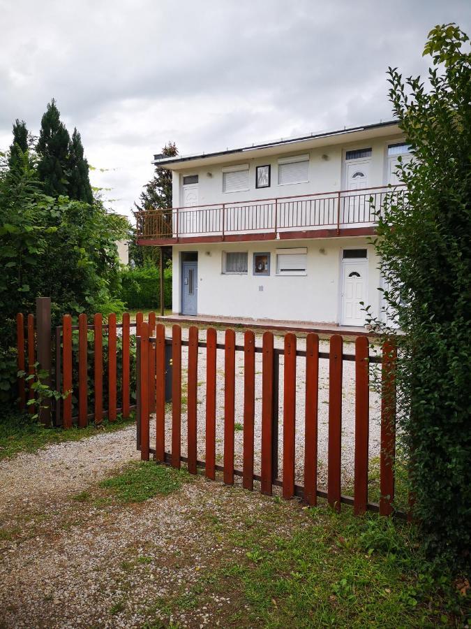 Dorka Apartman ボニャルツバシュ エクステリア 写真