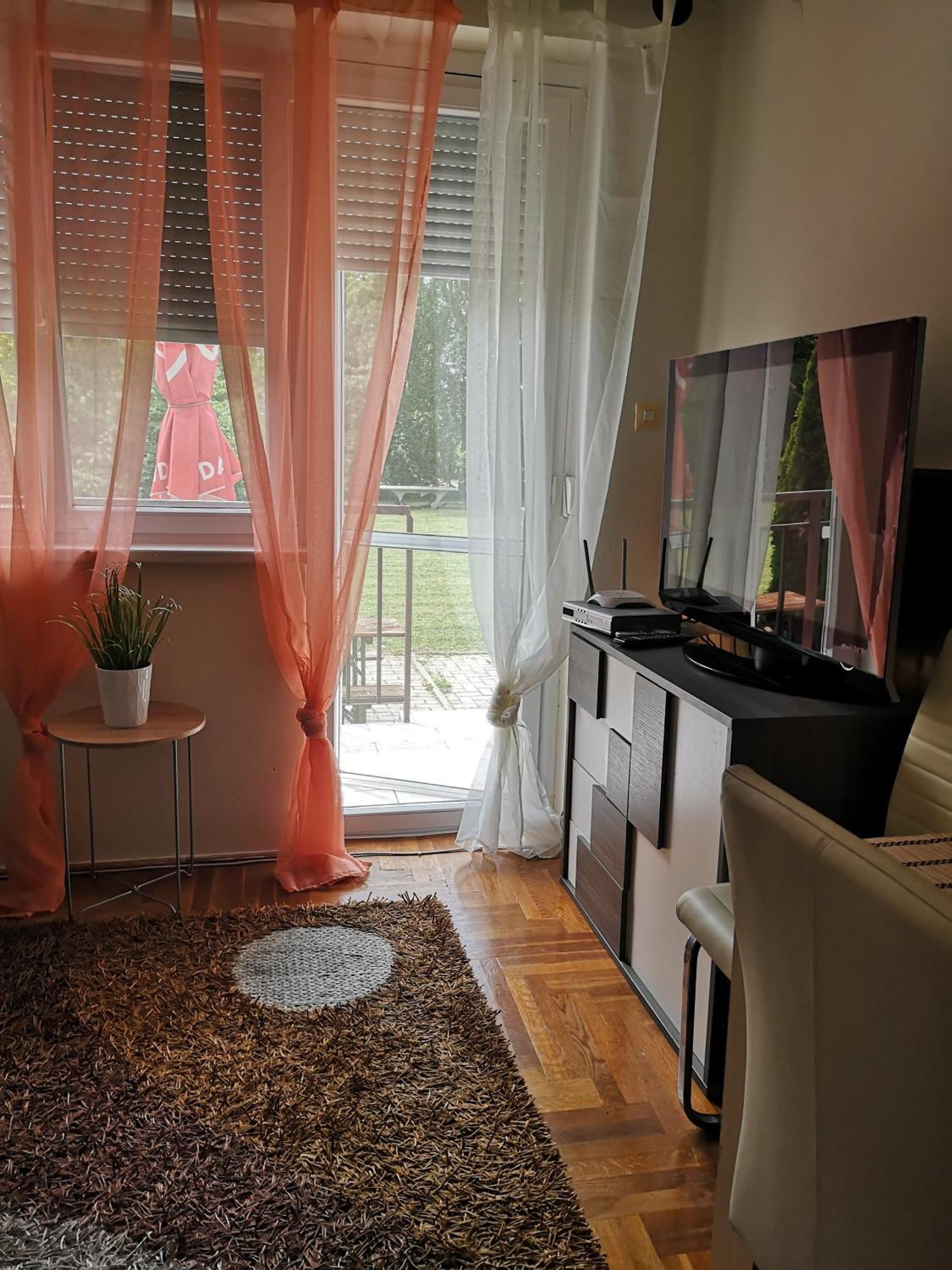 Dorka Apartman ボニャルツバシュ エクステリア 写真
